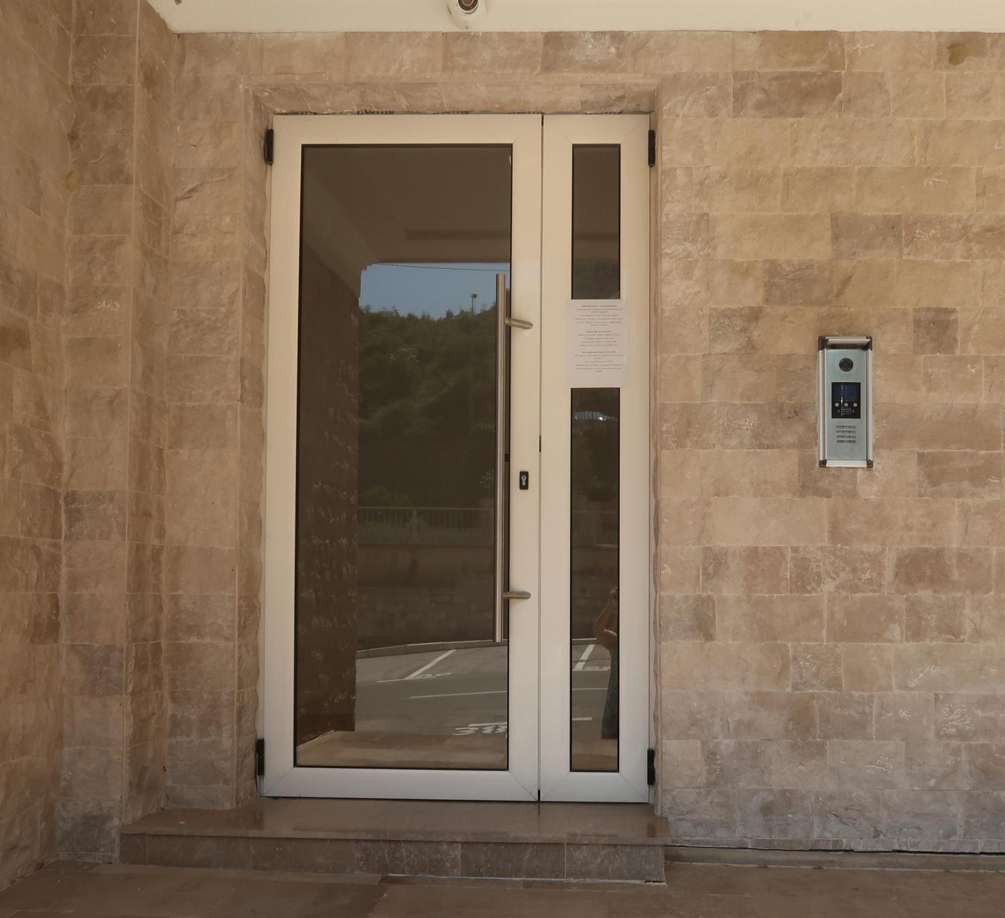 Cozy Nest, 350M To Beach, Free Parking, Wi-Fi Kotor Ngoại thất bức ảnh